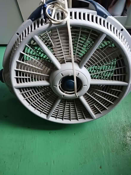 Photo of free windmachine floor fan (60th cedar ave 19143) #2