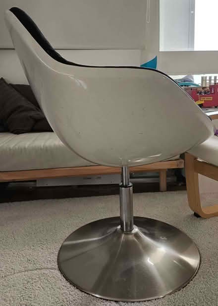 Photo of free Swivel Chair, Lacquered In White With Stainless-Steel Base (CT1) #1