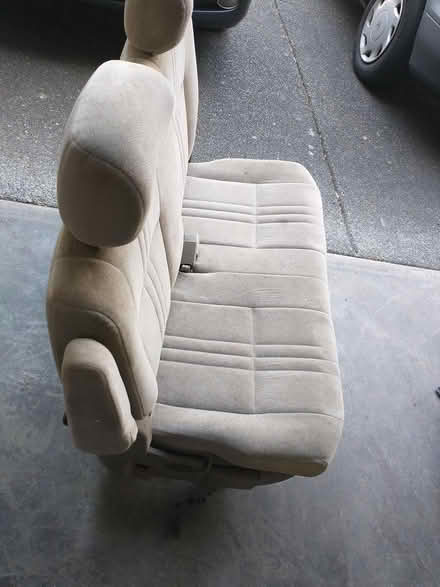 Photo of free Toyota Sienna 2000 Passenger Seat (Edmonds Ave NE in Renton) #2