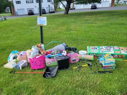 Photo of free Curb alert - lots of toys and more (Northway Eleven Apartments) #1