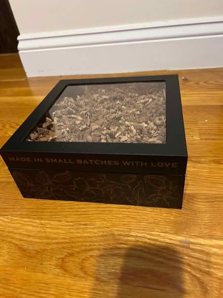 Photo of free empty gift box (Porter Square) #1