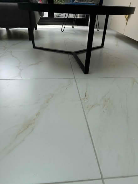 Photo of free Solid circular table (Burnham SL2) #2