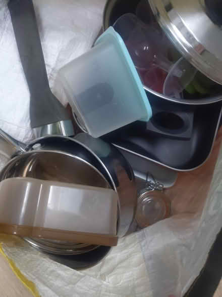 Photo of free Various kitchen items pots pans (Cheshunt EN8) #3