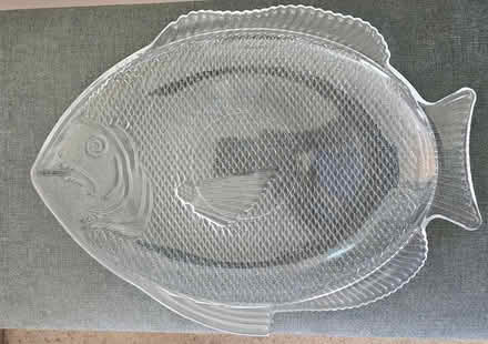 Photo of free Glass fish plate (Wallingford) #1