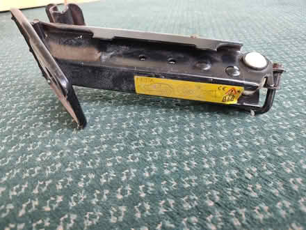 Photo of free Ford Fiesta Car jack (EX5) #2
