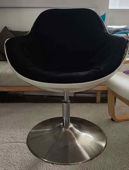 Photo of free Swivel Chair, Lacquered In White With Stainless-Steel Base (CT1) #2