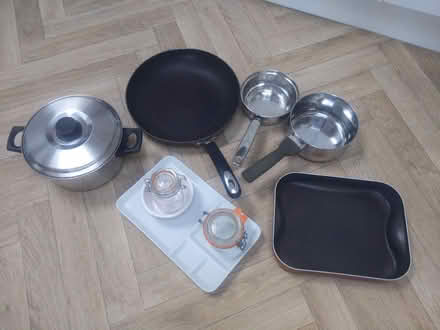 Photo of free Various kitchen items pots pans (Cheshunt EN8) #2