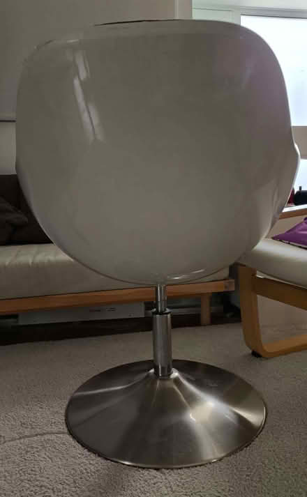 Photo of free Swivel Chair, Lacquered In White With Stainless-Steel Base (CT1) #3