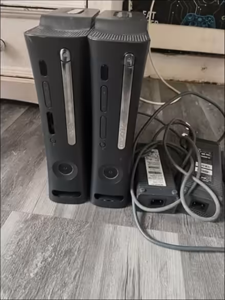 Photo of free X2 Xbox 360 (BD18) #1