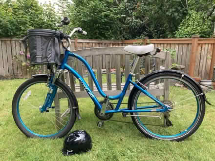 Photo of free Women's "Townie" Bike (West Woodland (east Ballard)) #1