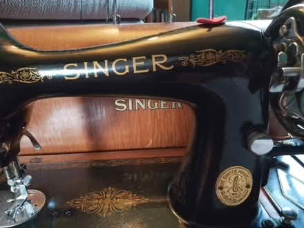 Photo of free 1940s Singer seeing machine (Freehold LA1) #4