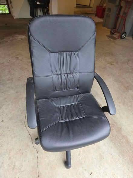 Photo of free Black office chair (Bull Mountain, Tigard) #1