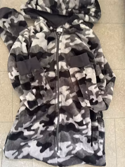 Photo of free Onesie age 9-10 small hole (GL3) #1