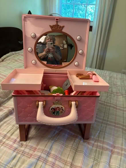 Photo of free Little girl vanity (Near Flints Corner Tyngsboro) #2