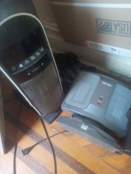 Photo of free Curb Alert- linens, dishes+++ (Kensington, Brooklyn) #2