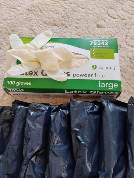 Photo of free Mens tena pads and gloves (billericay CM12) #1