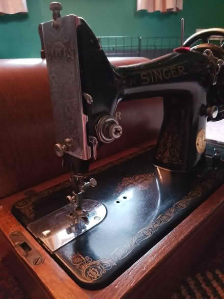 Photo of free 1940s singer sewing machine (Freehold LA1) #3