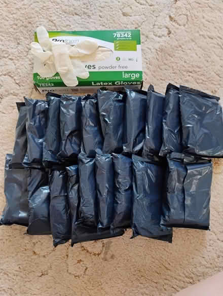 Photo of free Mens tena pads and gloves (billericay CM12) #3