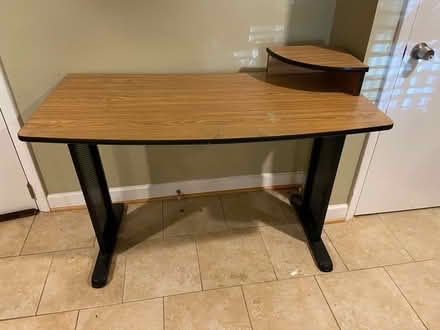 Photo of free Desk (NE DC 20018) #1