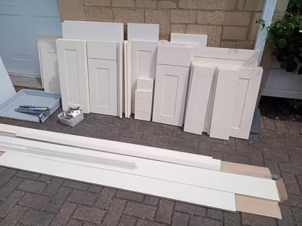 Photo of free Howdens Burford cream kitchen parts (Whiteshill.) #1