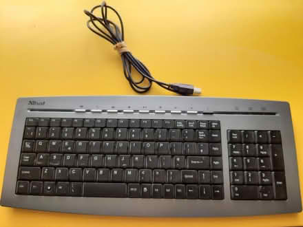 Photo of free Trust-brand Computer Keyboard (W5 1tt) #1
