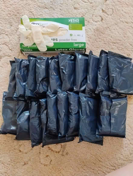 Photo of free Mens tena pads and gloves (billericay CM12) #2