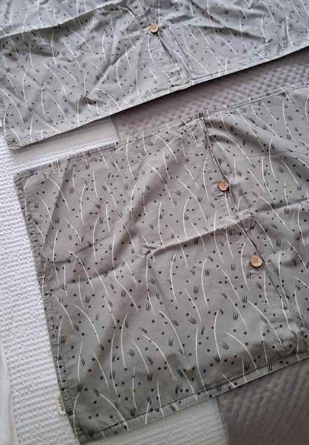 Photo of free 2 x matching pillow cases (grey, reed design) (Boughton Monchelsea ME17) #4