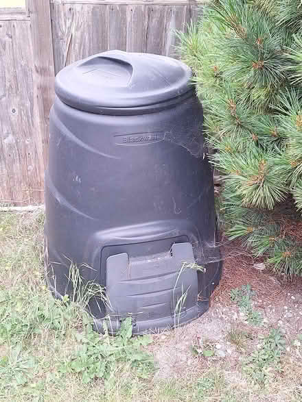 Photo of free Compost bin, filled with compost (Katherine Drive, Dunstable) #1