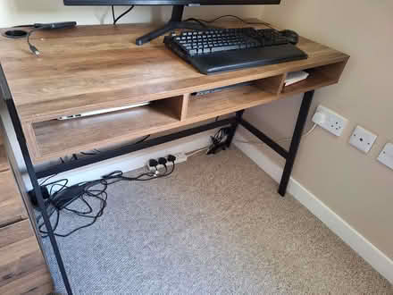Photo of free Desk (Merstham RH1) #1