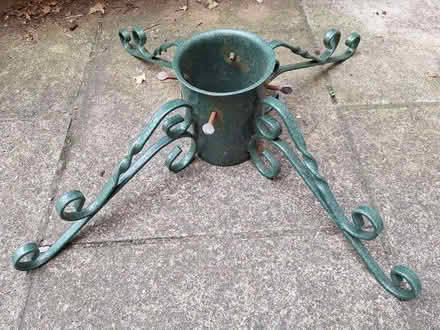 Photo of free Tree stand (Temple Street OX4) #1