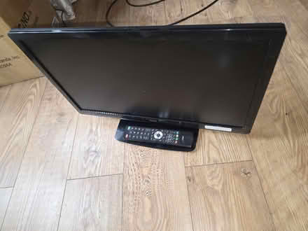 Photo of free 24" flat screen TV (Woking, GU22) #1