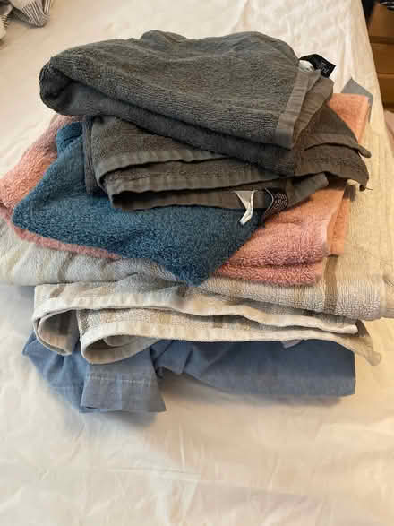 Photo of free Assorted sheets and towels (Highbury N5) #1