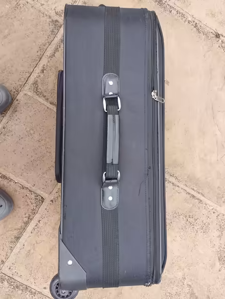 Photo of free Suitcase (Yate BS37) #3