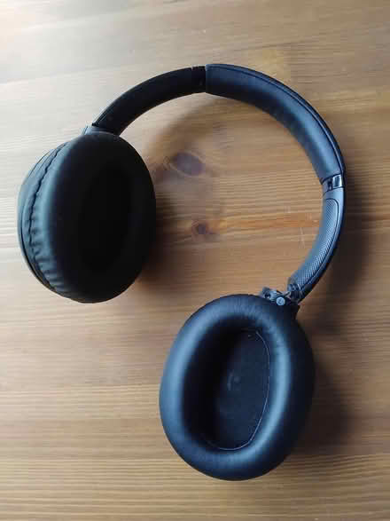 Photo of free Broken Sony headphones (SE5 Camberwell) #1