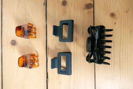 Photo of free Miscellaneous Lot of 5 Brown & Black L & M Hair Claw Grips (Pilrig EH6) #1