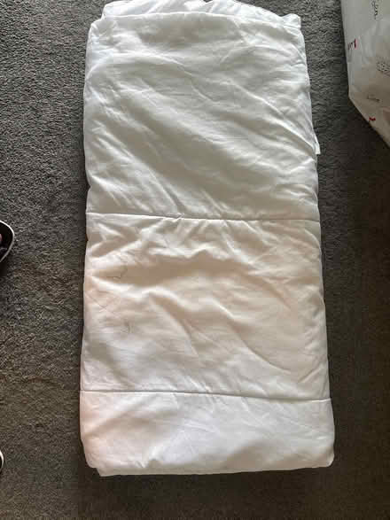 Photo of free King size 4.5 tog polyester duvet (Prestbury, SK10) #1