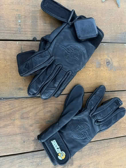 Photo of free Skateboard downhill sliding gloves (Hawthorne) #1
