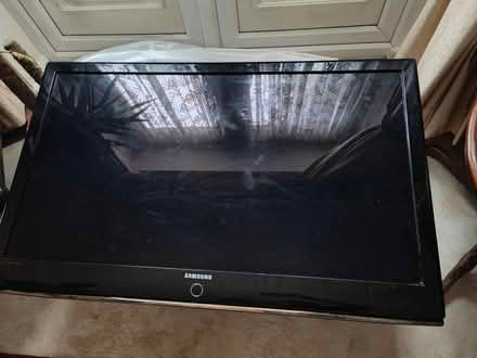 Photo of free 55" Samsung Flat Screen (Isleworth) #1