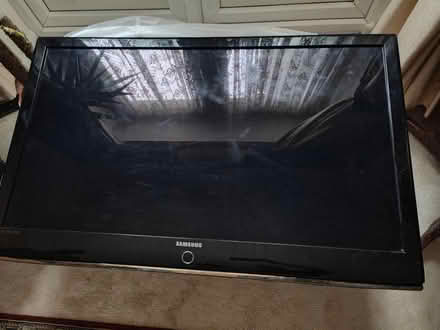 Photo of free 55" Samsung Flat Screen (Isleworth) #2