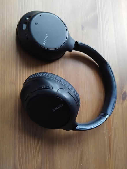 Photo of free Broken Sony headphones (SE5 Camberwell) #2