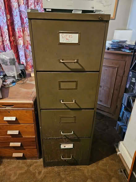 Photo of free Old filing cabinet (Clarendon Park LE2) #1