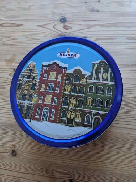 Photo of free aluminum cookie tin (San Mateo Knolls) #1
