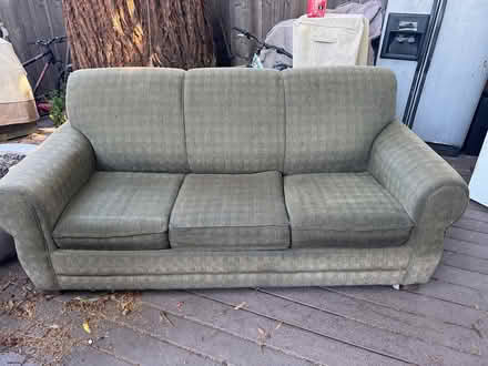 Photo of free Green pull out couch (Bartlett and Dwight Sunnyvale) #2