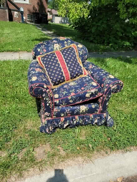 Photo of free Living room arm chair (Taylor. glenis/Joan st) #1