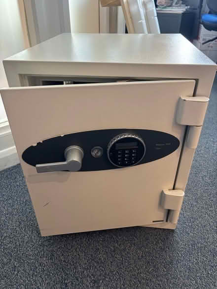 Photo of free Safe (very heavy) (Sevenoaks TN13) #1