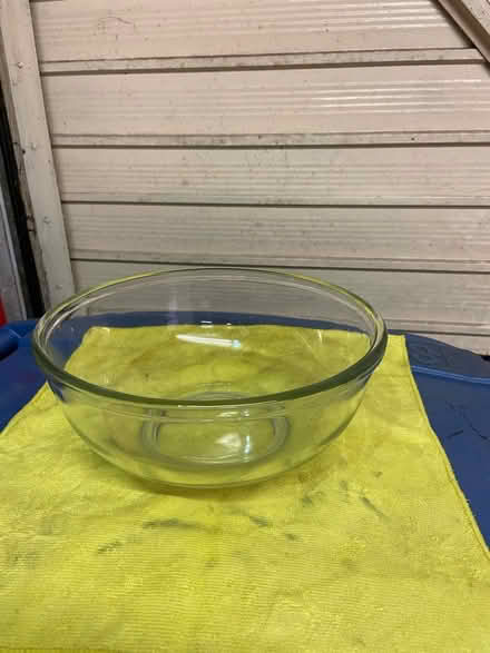 Photo of free Clear Pyrex large bowl (Aigburth L19) #1