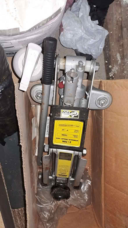 Photo of free Hydraulic car jack (Gorse Hill M32) #2