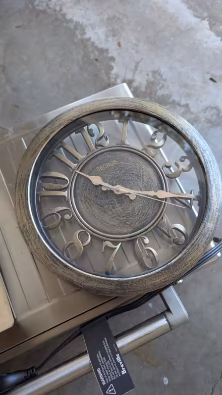 Photo of free Wall Clock (San Pedro and Osuna) #1