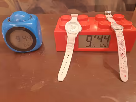 Photo of free Kids 2 clocks and 2 watches (EH3 Canonmills) #1