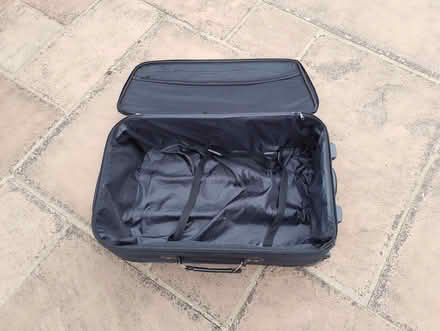 Photo of free Suitcase (Yate BS37) #4